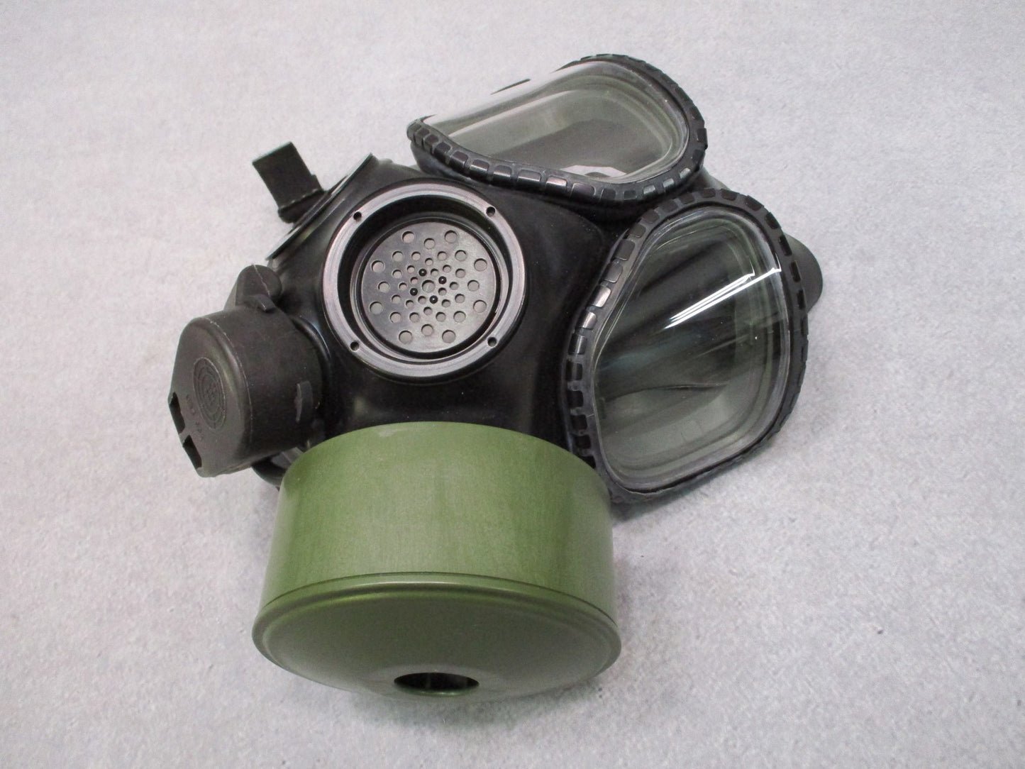 US Military Medium M40 Series Protective Mask w/ Bag & Manual - Used - Very Good