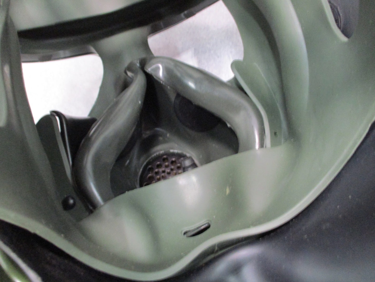 US Military Medium M40 Series Protective Mask w/ Bag & Manual - Used - Very Good