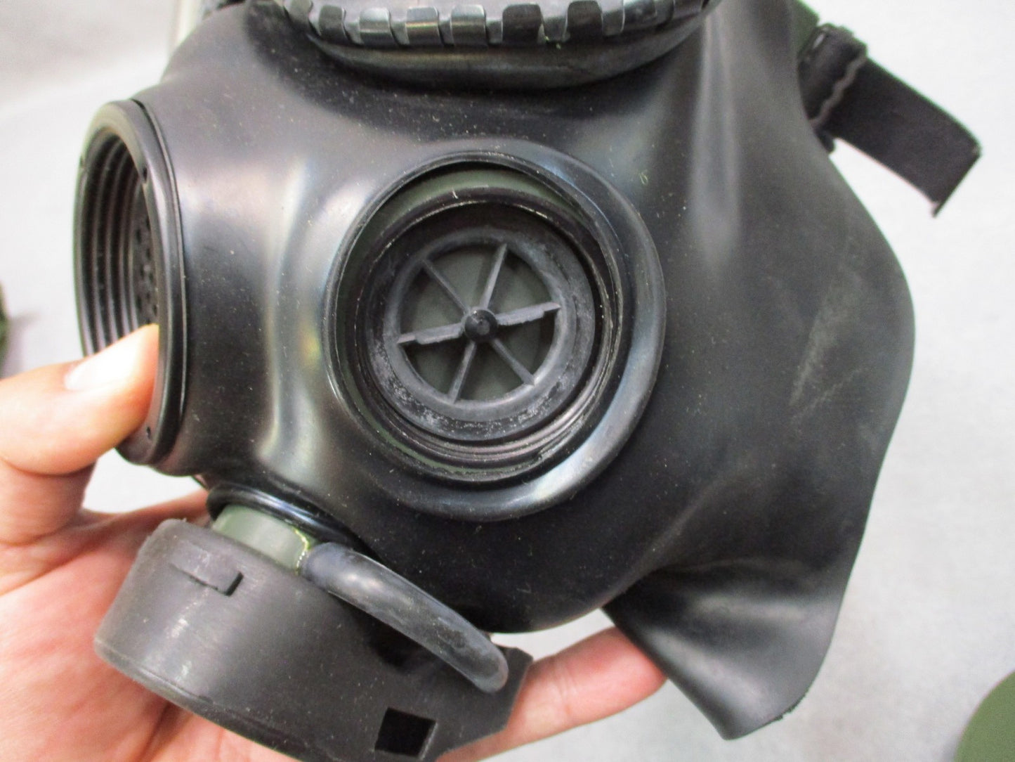 US Military Medium M40 Series Protective Mask w/ Bag & Manual - Used - Very Good