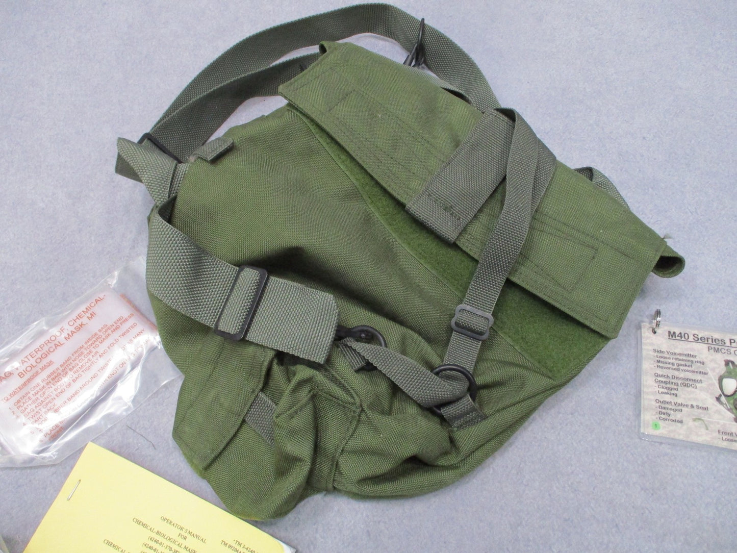 US Military Medium M40 Series Protective Mask w/ Bag & Manual - Used - Very Good