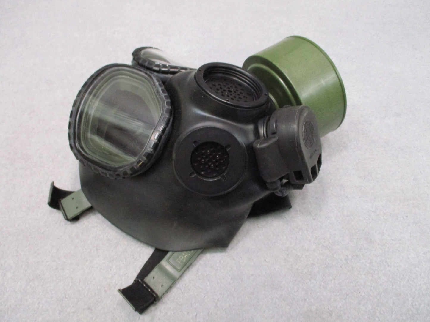 US Military Medium M40 Series Protective Mask w/ Bag & Manual - Used - Very Good