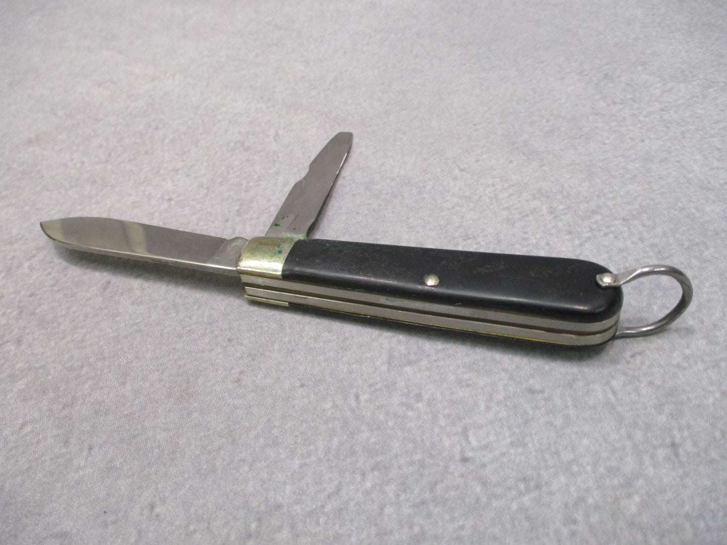 Military Vintage Camillus Folding Pocket Knife Two Blades Black Handle USA