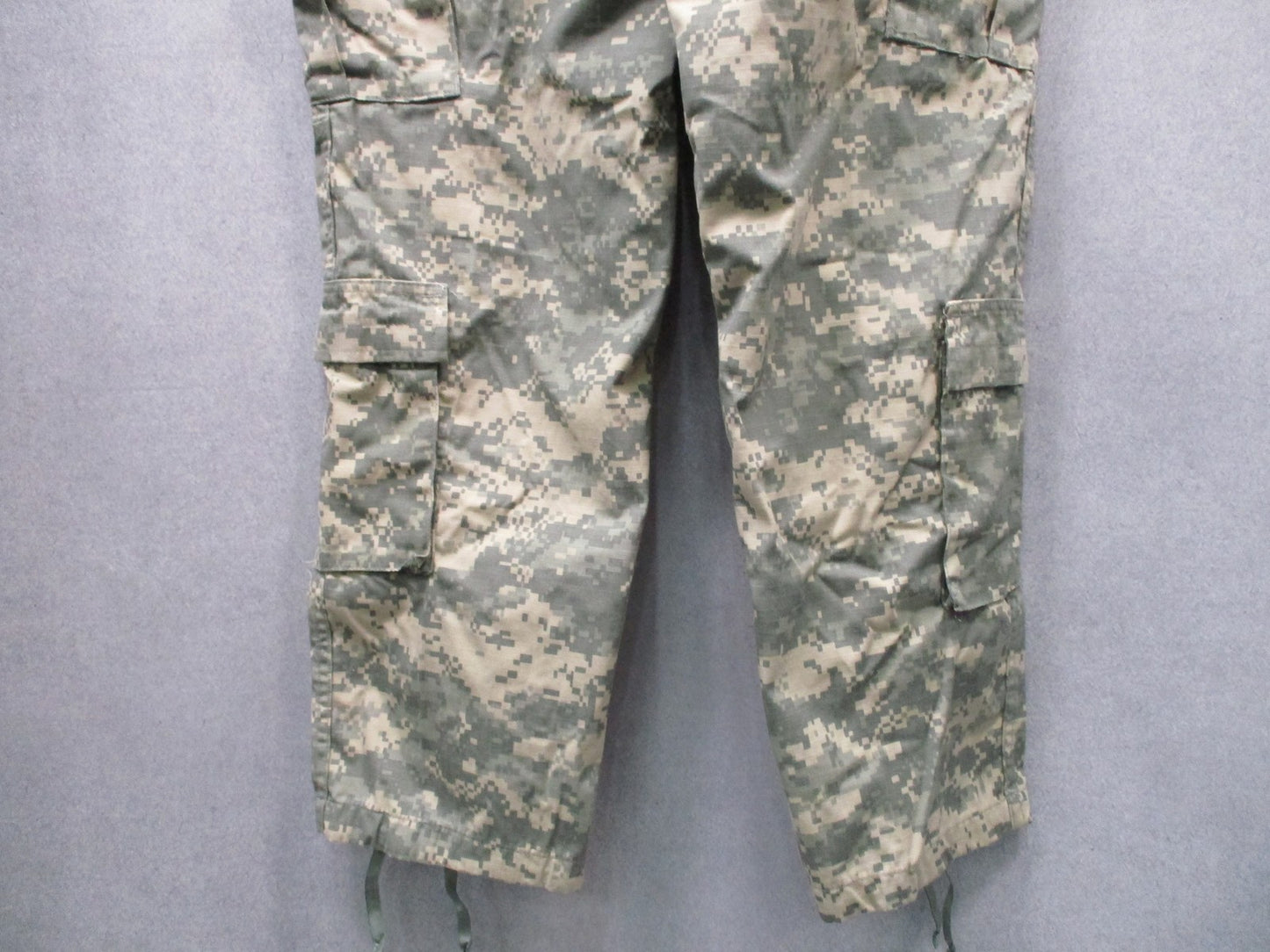Army Combat Uniform ACU Trousers Medium-Regular Digital Camo Cargo Pants