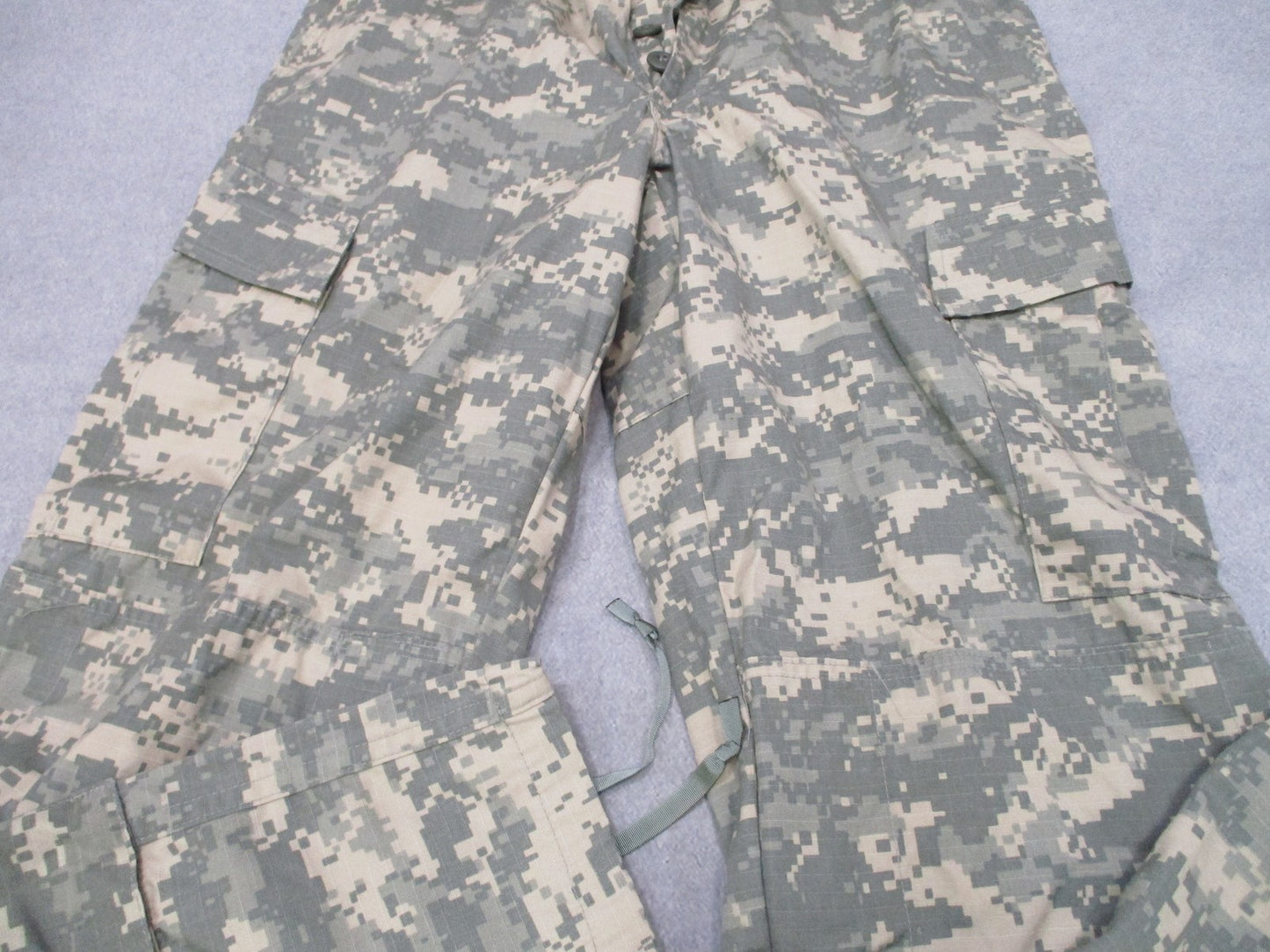 Army Combat Uniform ACU Trousers Medium-Regular Digital Camo Cargo Pants