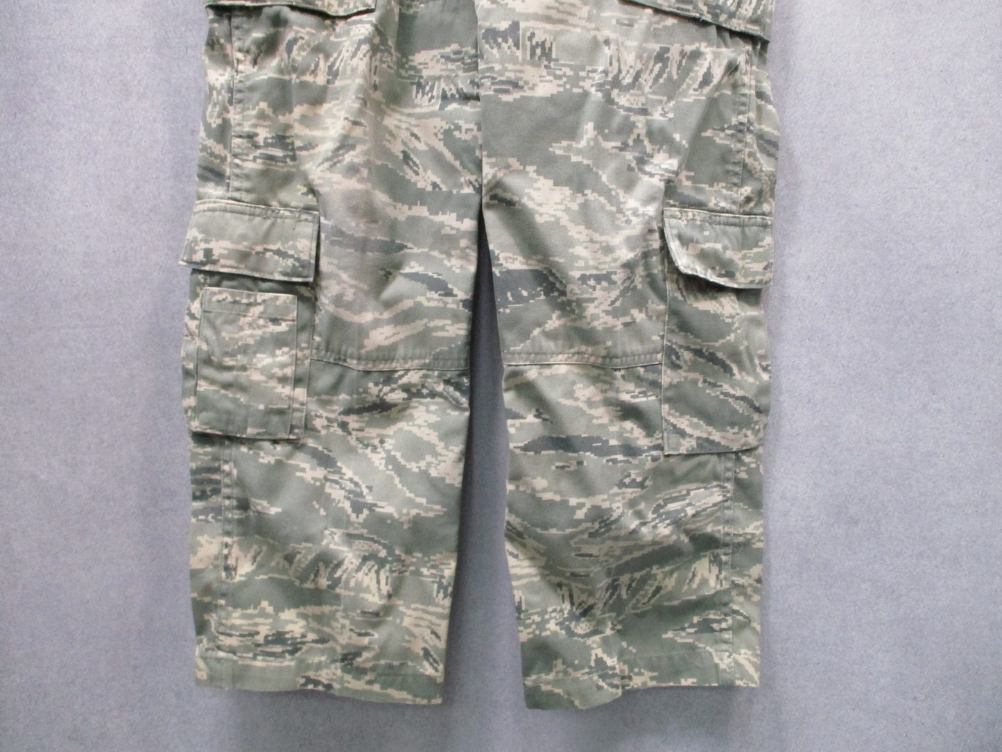 US Air Force ABU Camo Cargo Pants 10S 32" Waist 30" Inseam 60% Cotton 40% Nylon