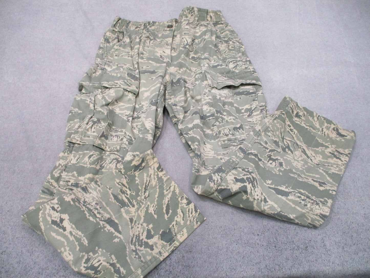 US Air Force ABU Camo Cargo Pants 10S 32" Waist 30" Inseam 60% Cotton 40% Nylon