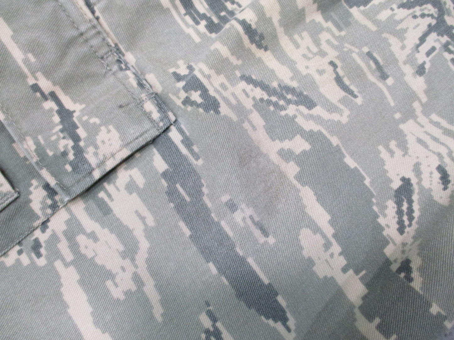 US Air Force ABU Camo Cargo Pants 10S 32" Waist 30" Inseam 60% Cotton 40% Nylon