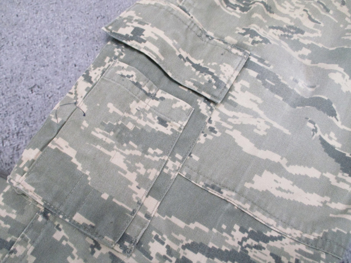 US Air Force ABU Camo Cargo Pants 10S 32" Waist 30" Inseam 60% Cotton 40% Nylon