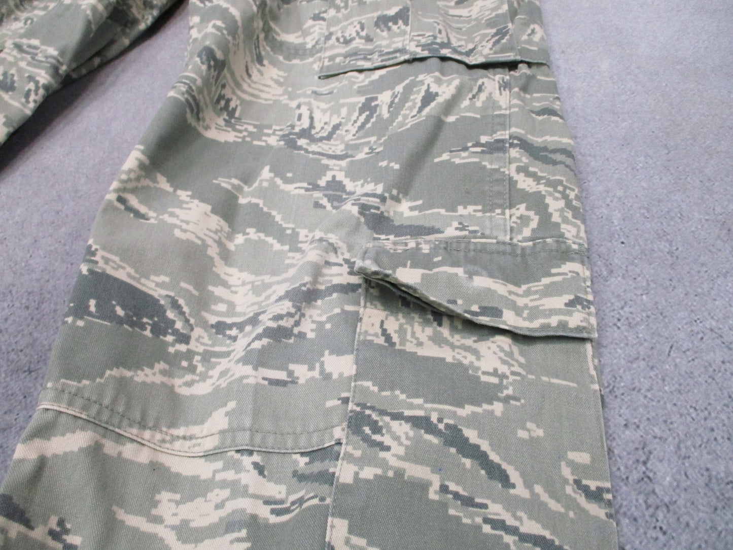 US Air Force ABU Camo Cargo Pants 10S 32" Waist 30" Inseam 60% Cotton 40% Nylon