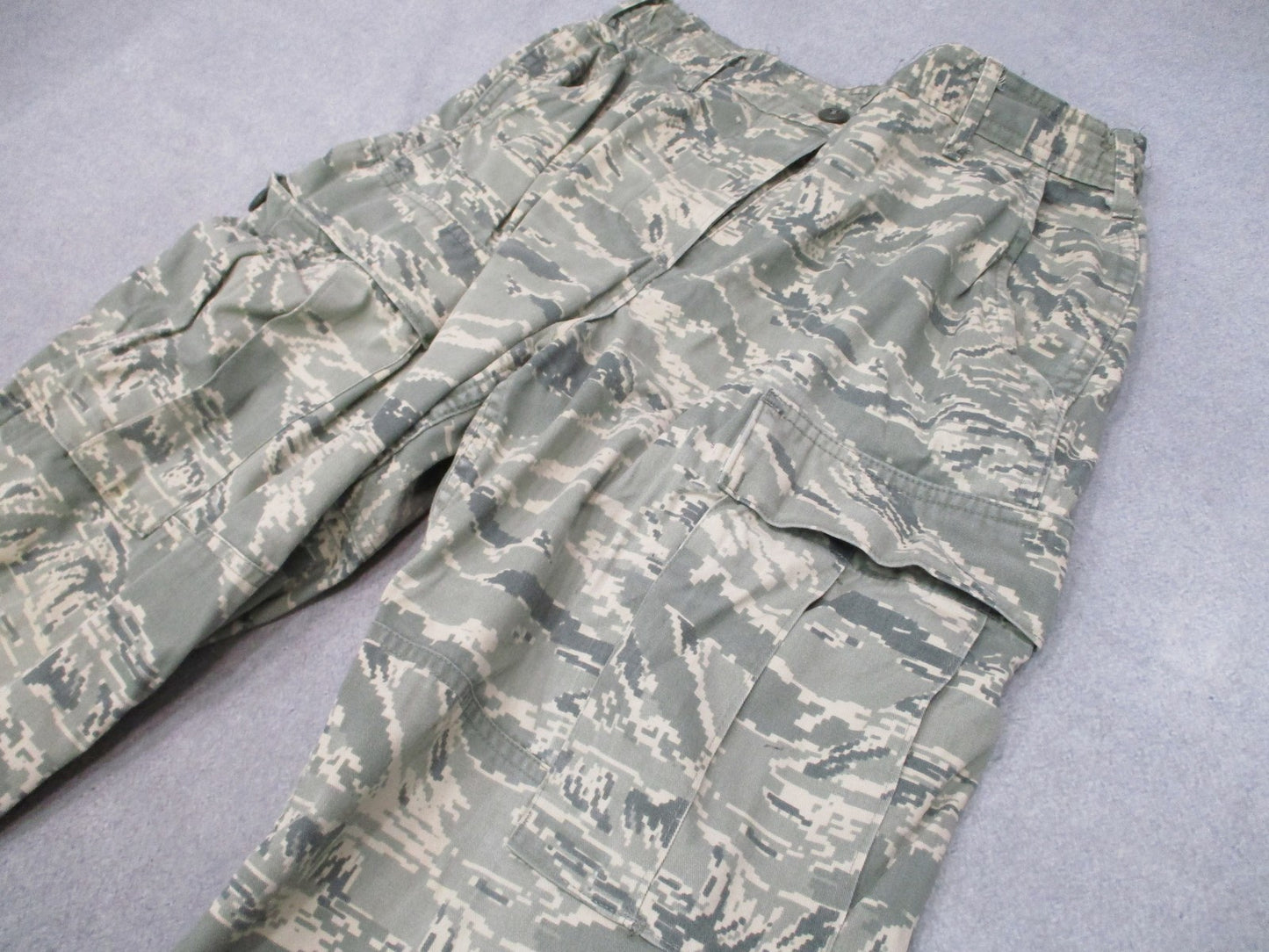 US Air Force ABU Camo Cargo Pants 10S 32" Waist 30" Inseam 60% Cotton 40% Nylon