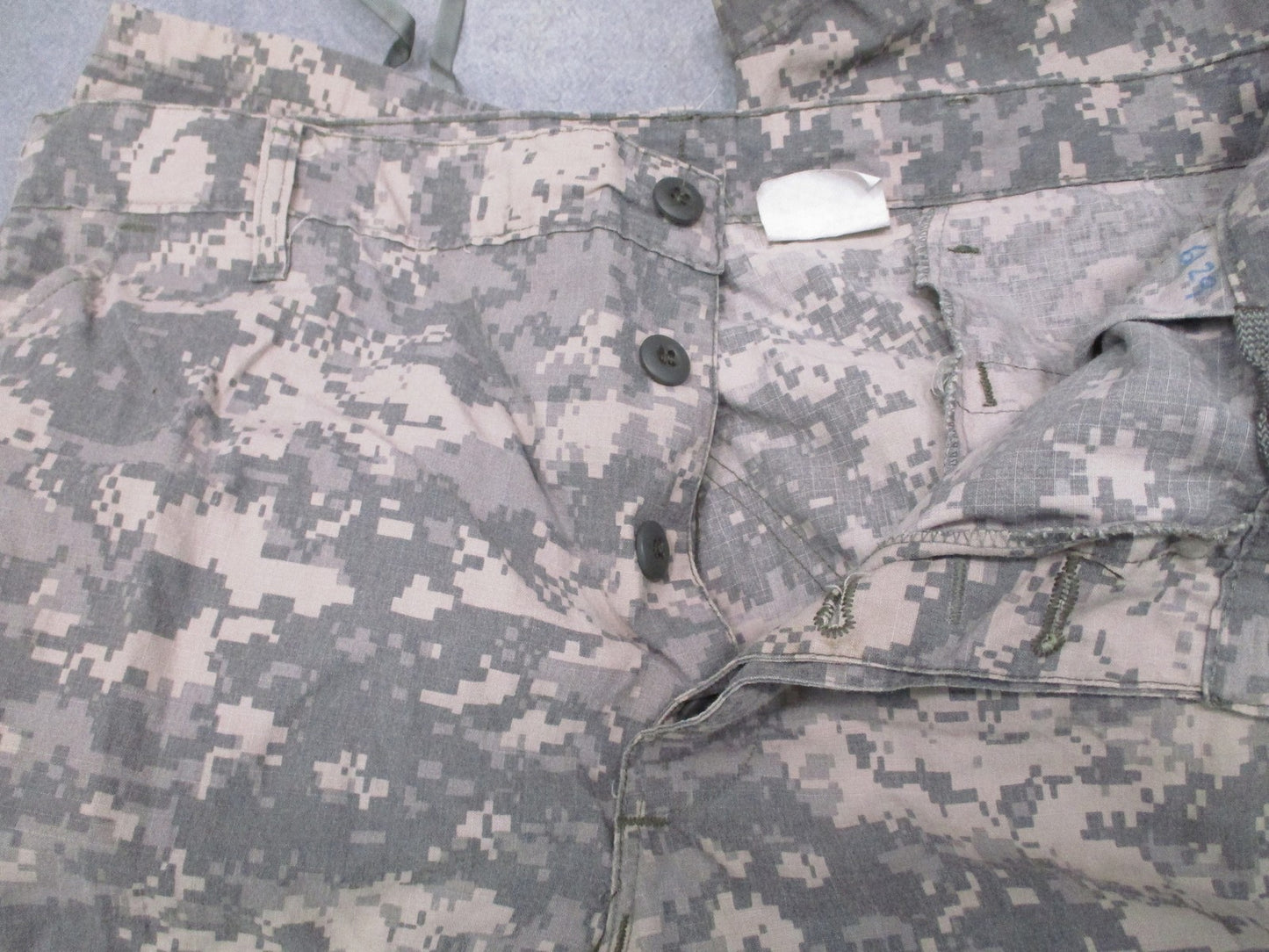 U.S. Army Combat Uniform ACU Pants Large Regular Flame Resistant Camo Cargo