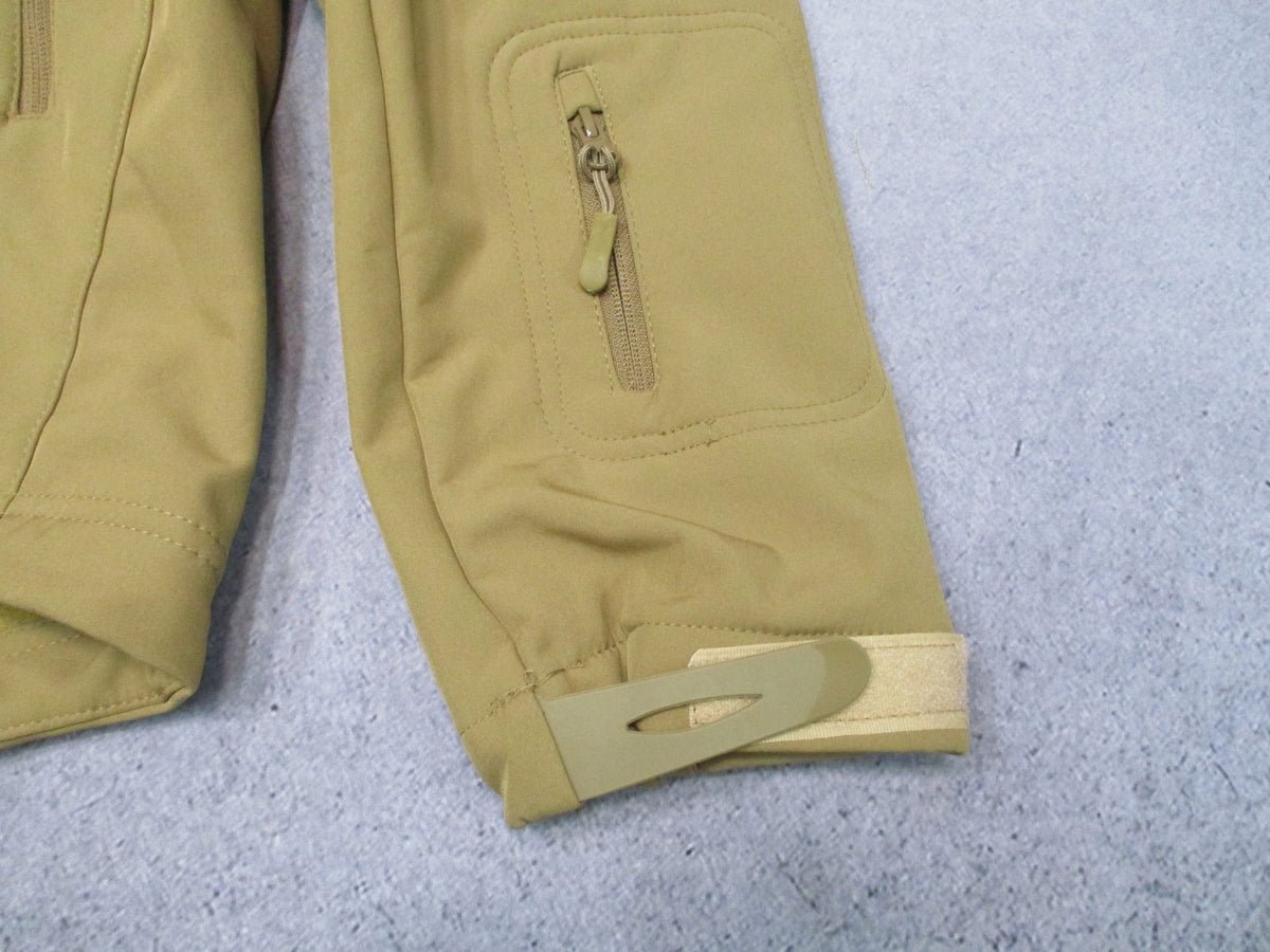 New Shark Skin Tactical Soft Shell Jacket Tan Size M Multi-Pocket Windproof