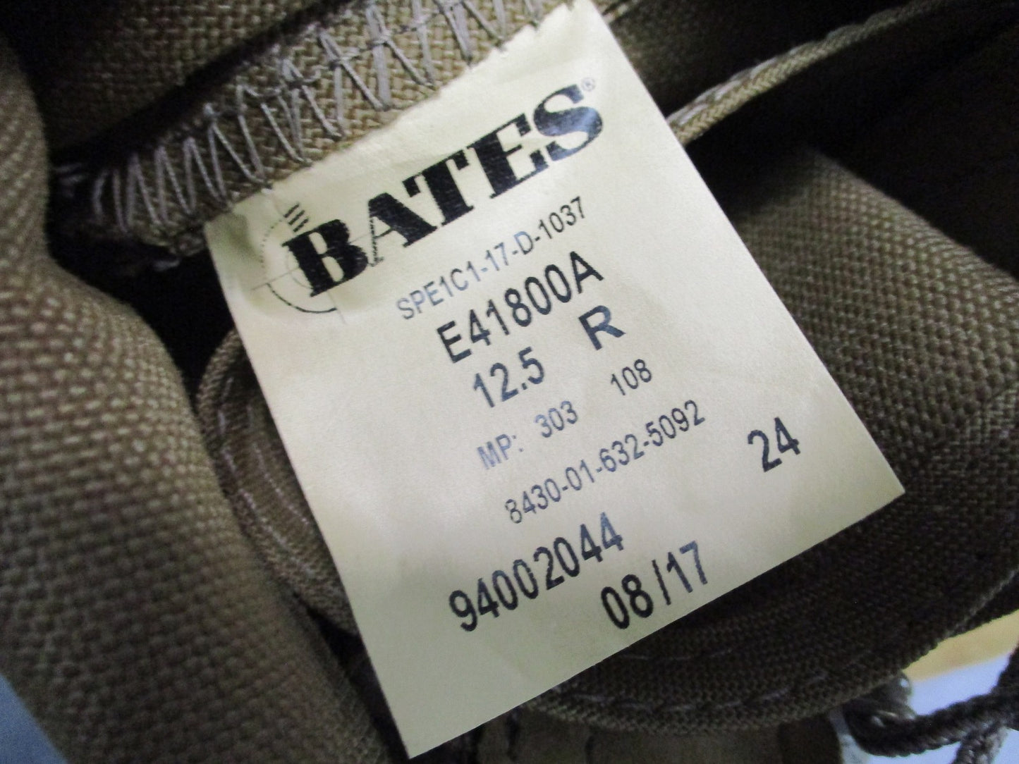 Bates E41800A US Army Hot Weather Combat Boots Coyote Suede Vibram Size 12.5 R