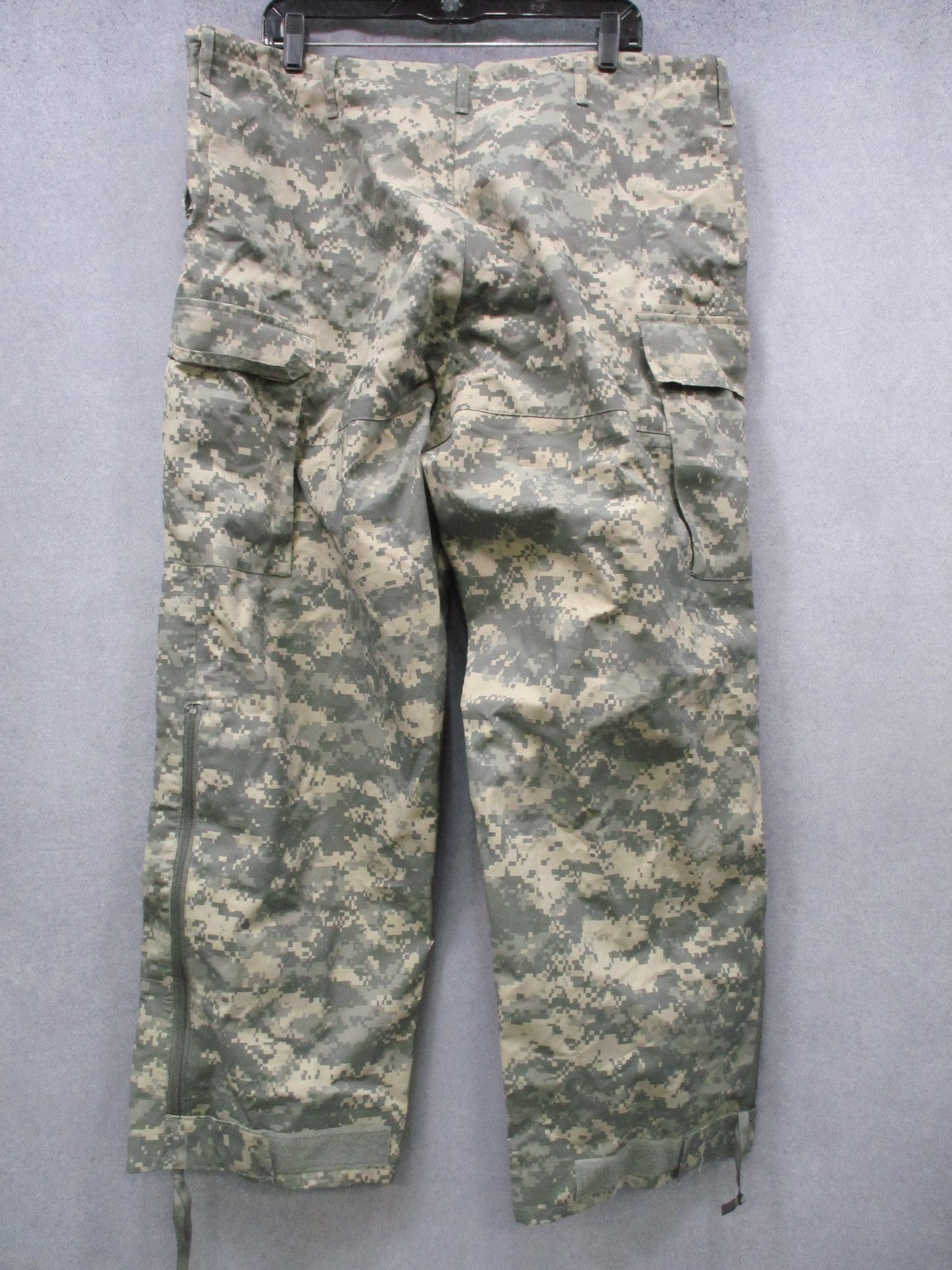 ARMY ISSUE ACU DIGITAL GORE-TEX COLD/WET WEATHER TROUSER LARGE/REGULAR PANTS