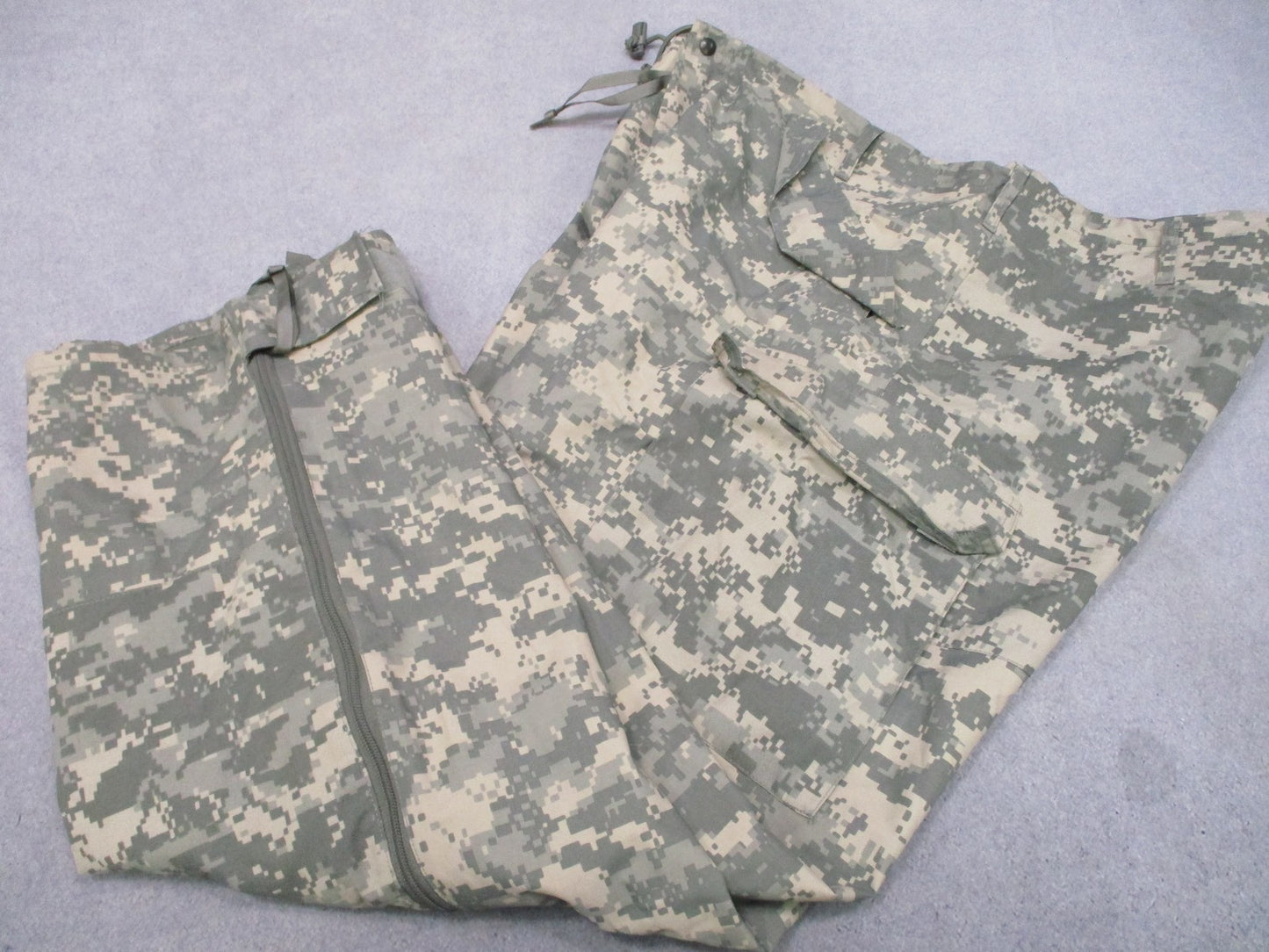 ARMY ISSUE ACU DIGITAL GORE-TEX COLD/WET WEATHER TROUSER LARGE/REGULAR PANTS