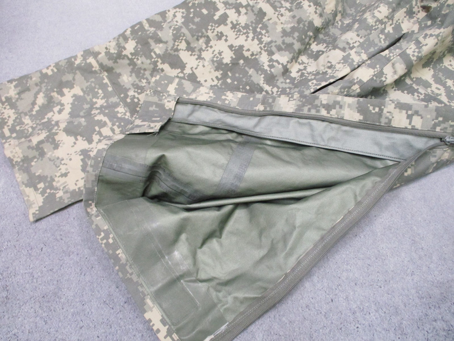 ARMY ISSUE ACU DIGITAL GORE-TEX COLD/WET WEATHER TROUSER LARGE/REGULAR PANTS
