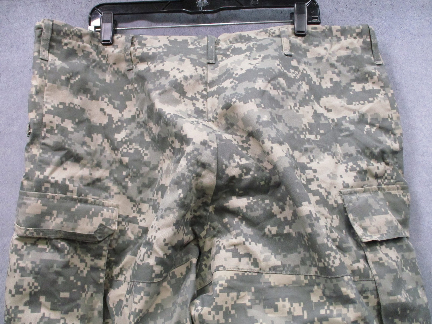 ARMY ISSUE ACU DIGITAL GORE-TEX COLD/WET WEATHER TROUSER LARGE/REGULAR PANTS