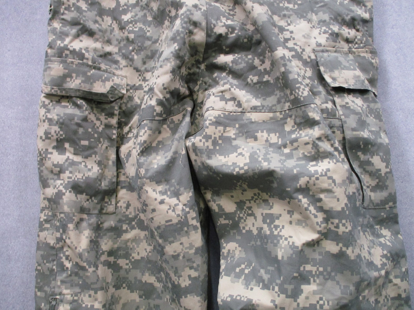 ARMY ISSUE ACU DIGITAL GORE-TEX COLD/WET WEATHER TROUSER LARGE/REGULAR PANTS