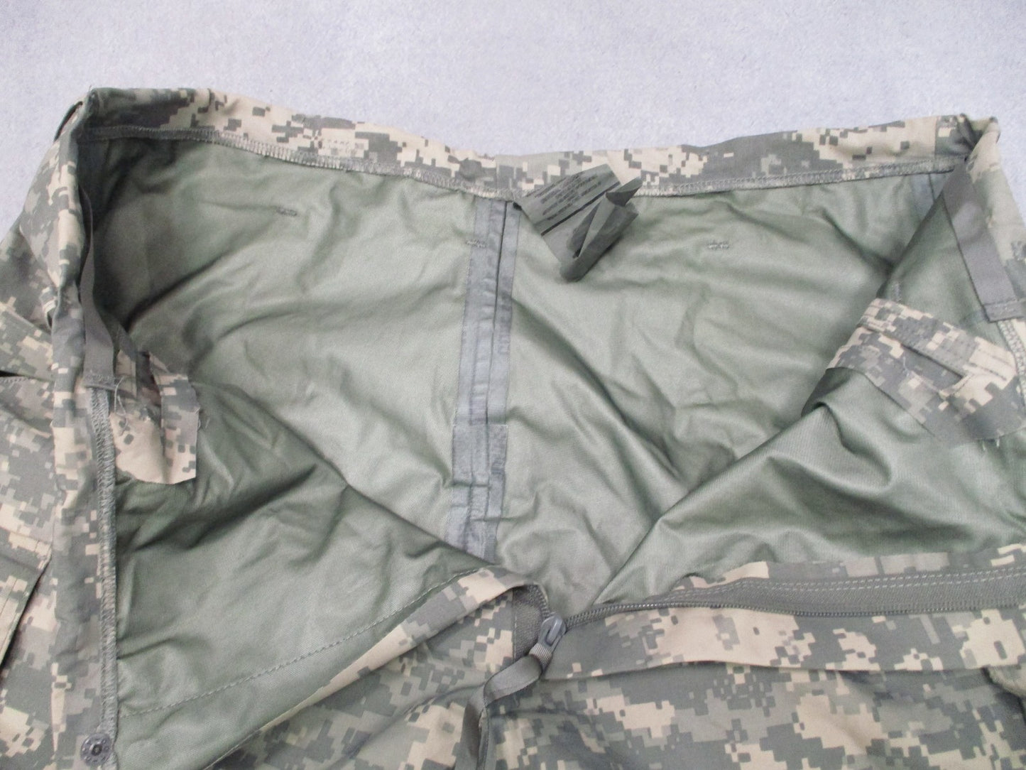 ARMY ISSUE ACU DIGITAL GORE-TEX COLD/WET WEATHER TROUSER LARGE/REGULAR PANTS