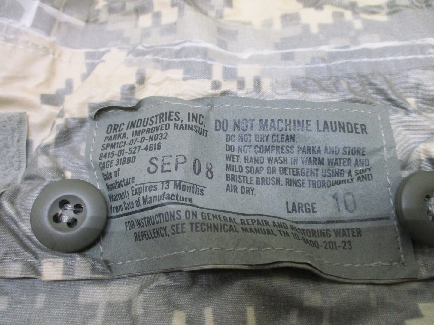 LARGE ARMY ACU DIGITAL WET WEATHER IMPROVED RAINSUIT JACKET 8415-01-527-4616