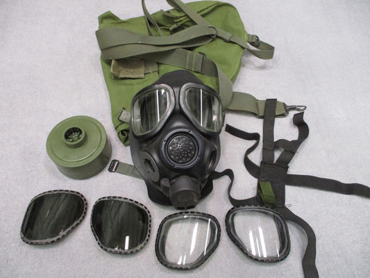 Military Surplus M40 Gas Mask Kit with C2A1 Filter, Bag, and Extra Lenses Large