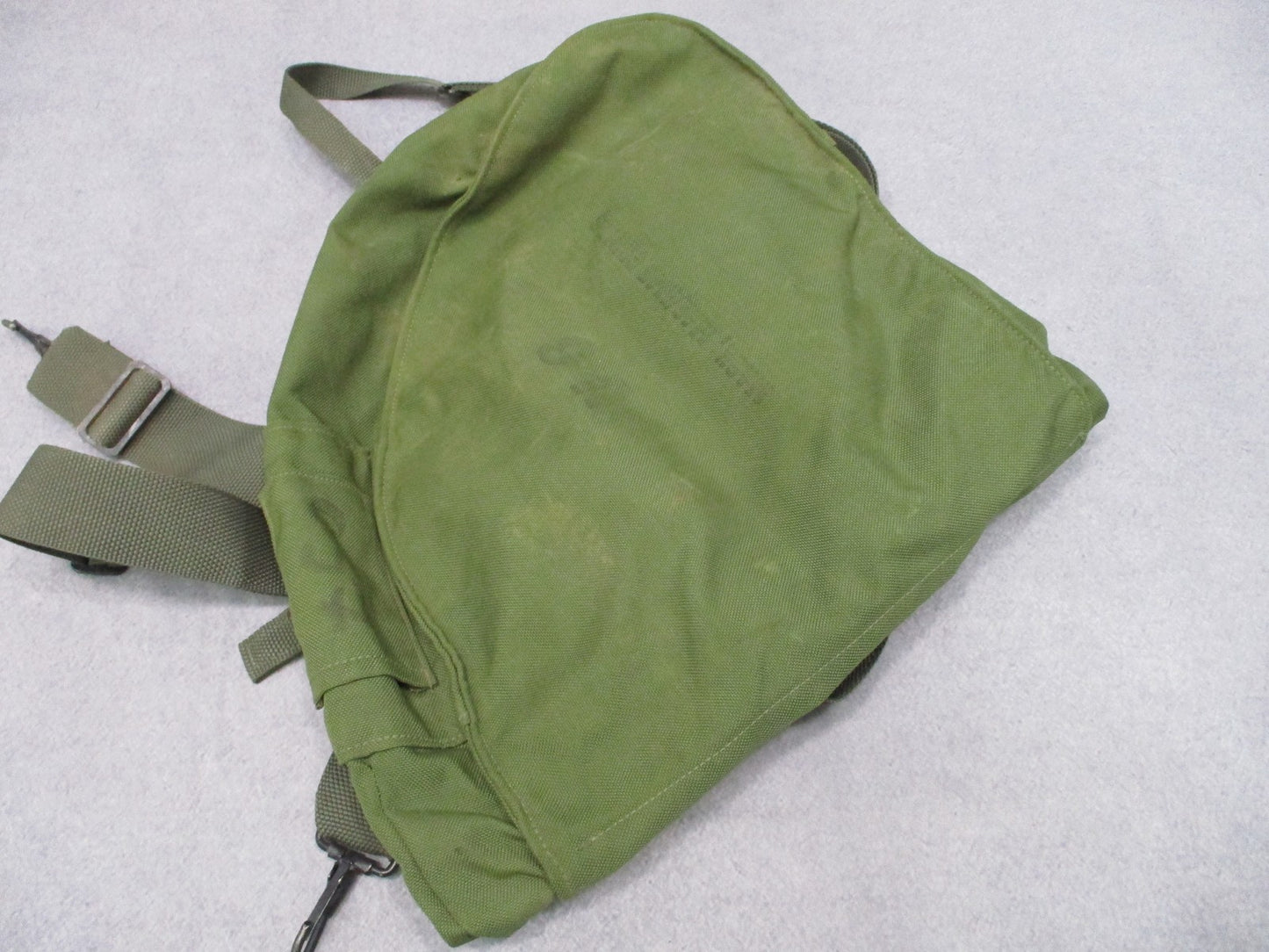 Military Surplus M40 Gas Mask Kit with C2A1 Filter, Bag, and Extra Lenses Large