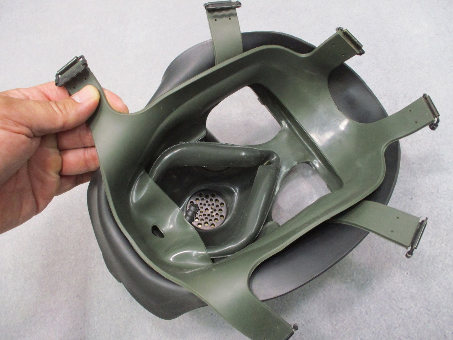 Military Surplus M40 Gas Mask Kit with C2A1 Filter, Bag, and Extra Lenses Large