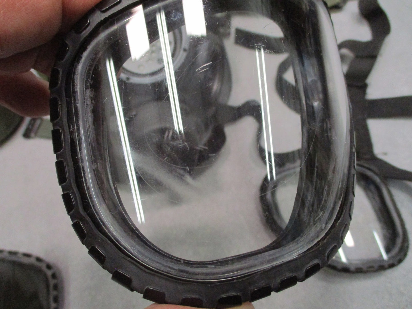 Military Surplus M40 Gas Mask Kit with C2A1 Filter, Bag, and Extra Lenses Large