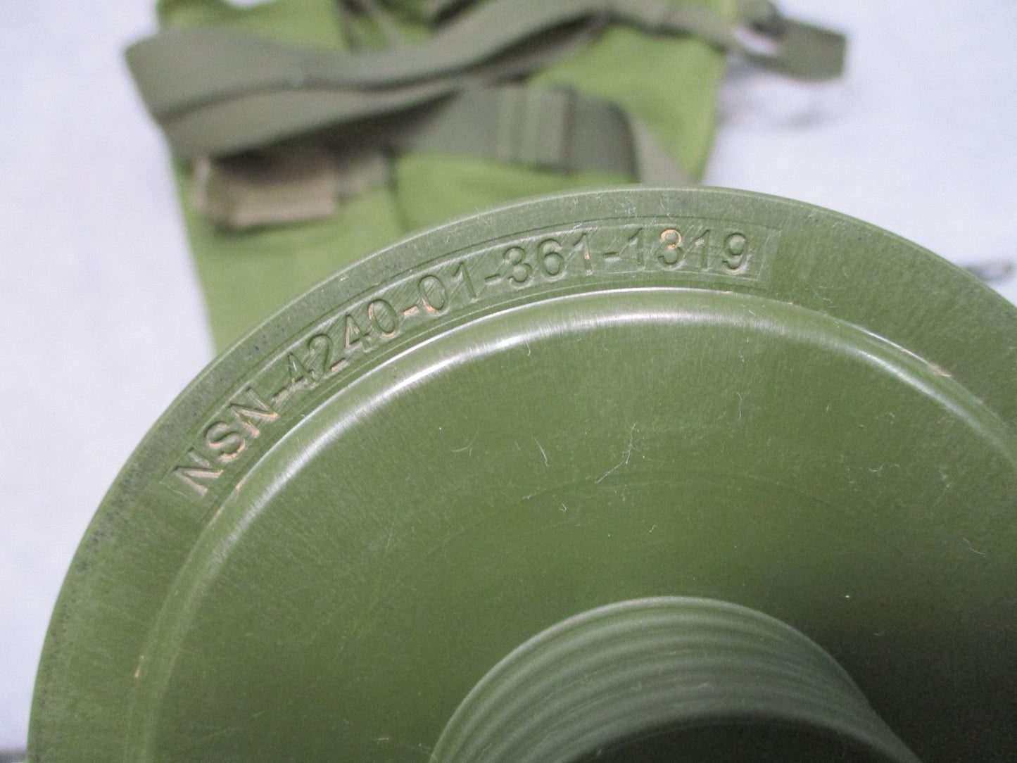 Military Surplus M40 Gas Mask Kit with C2A1 Filter, Bag, and Extra Lenses Large