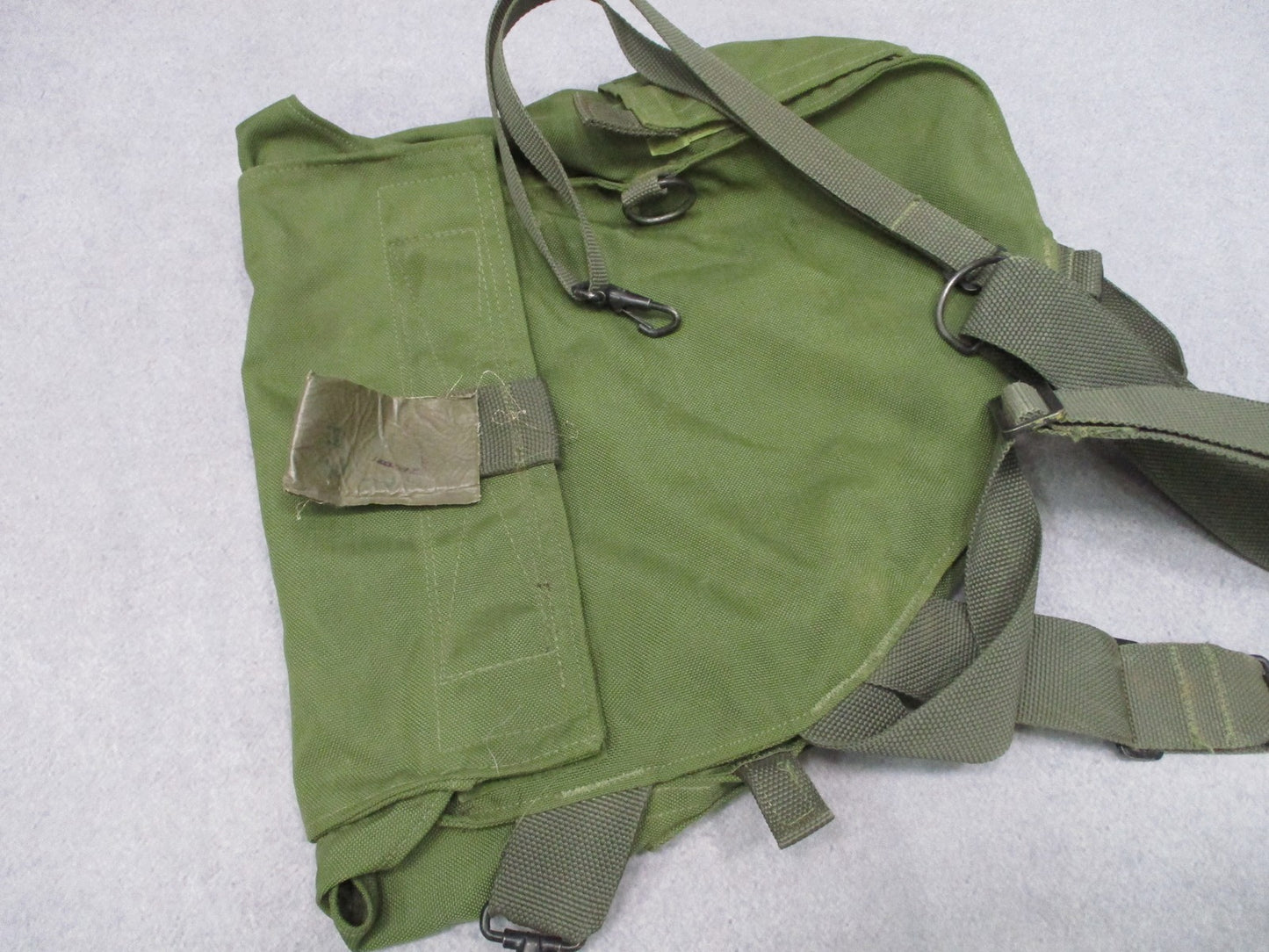 Military Surplus M40 Gas Mask Kit with C2A1 Filter, Bag, and Extra Lenses Large