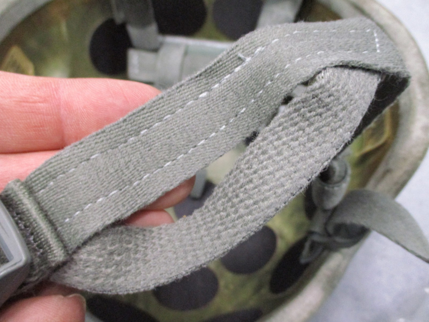 Advanced Combat Helmet ACH Size Medium Foliage Green w/ Pads & Chinstrap
