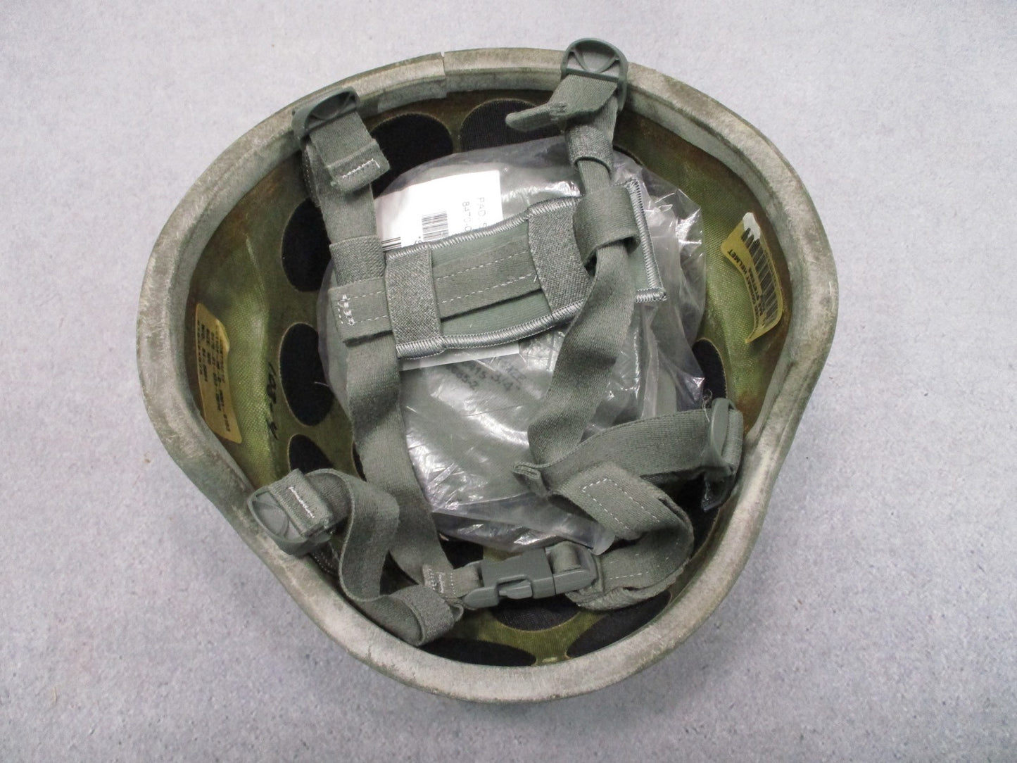 Advanced Combat Helmet ACH Size Medium Foliage Green w/ Pads & Chinstrap