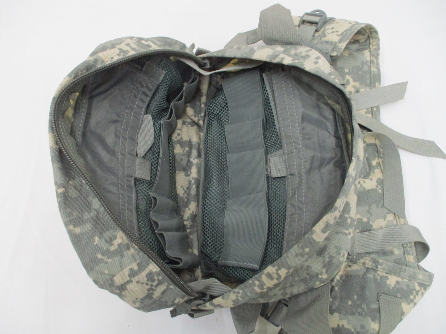 ARMY ACU DIGITAL COMBAT LIFE SAVER BAG CLS MEDICAL KIT (EMPTY) T3 RECON MOUNTAIN
