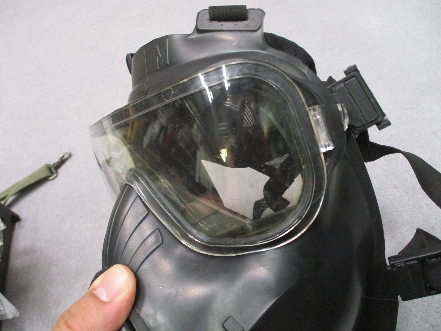 Avon M50 JSGPM Gas Mask Size Medium Kit w/ M61 Canister, Bag & Accessories
