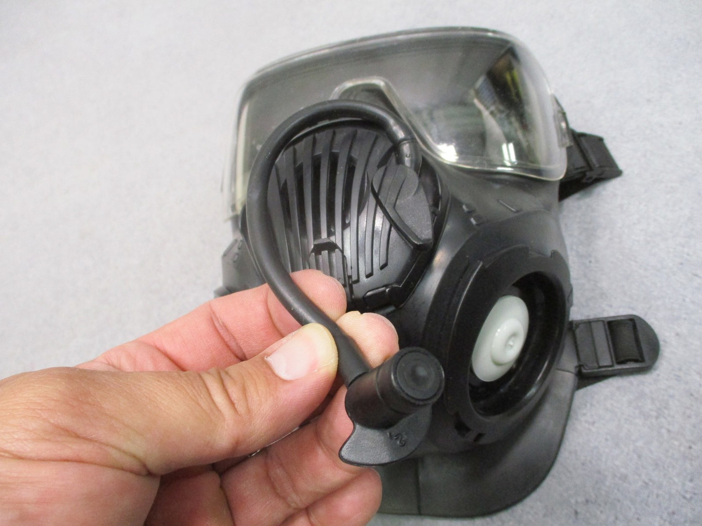 Avon M50 JSGPM Gas Mask Size Medium Kit w/ M61 Canister, Bag & Accessories