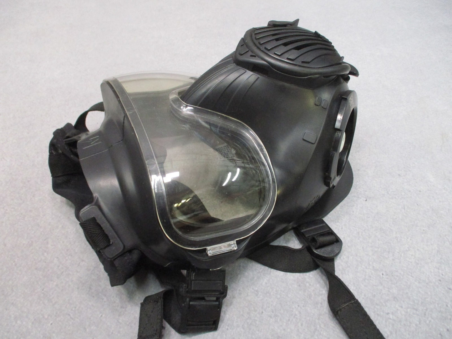 Avon M50 JSGPM Gas Mask Size Medium Kit w/ M61 Canister, Bag & Accessories