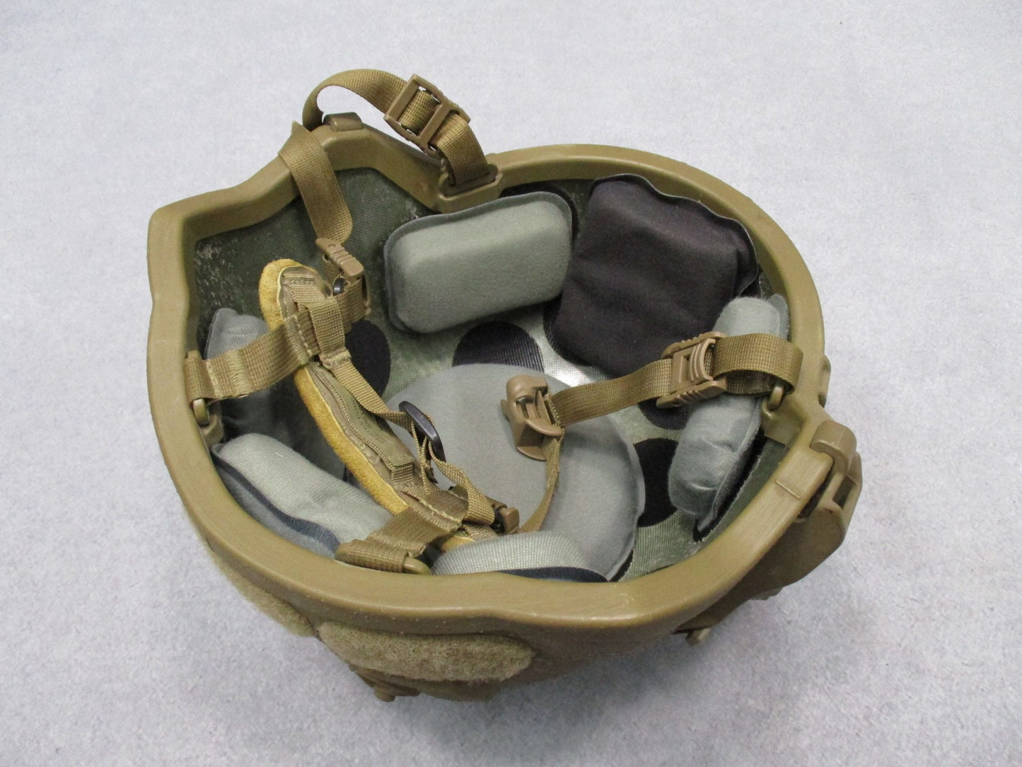 GTX IHPS MILITARY TACTICAL HELMET w. RAILS MEDIUM COYOTE BROWN NVG MOUNT MODULAR