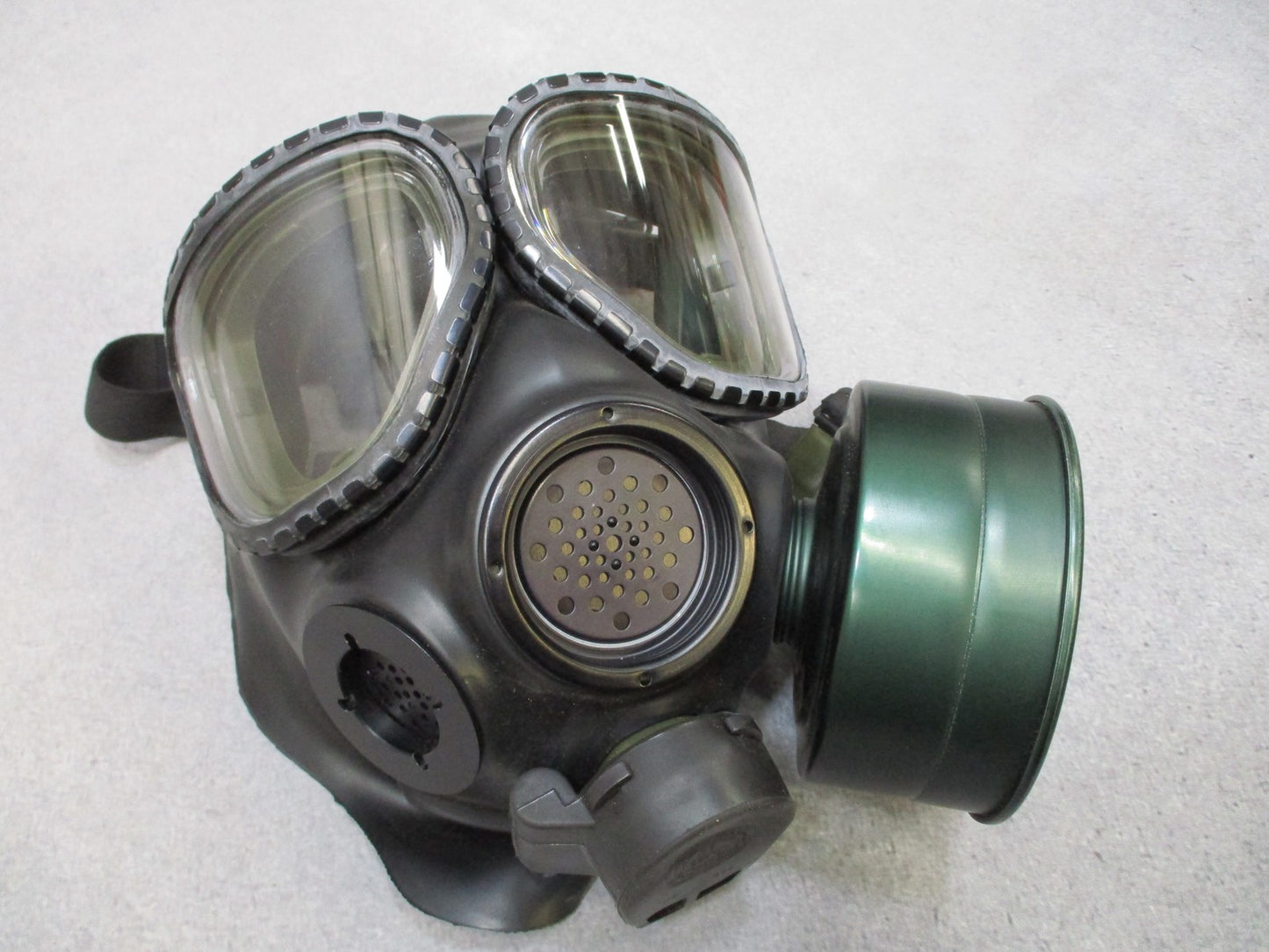 USGI M40 Gas Mask Medium 2003 w/ Filter Carrier Lens Covers Military Surplus