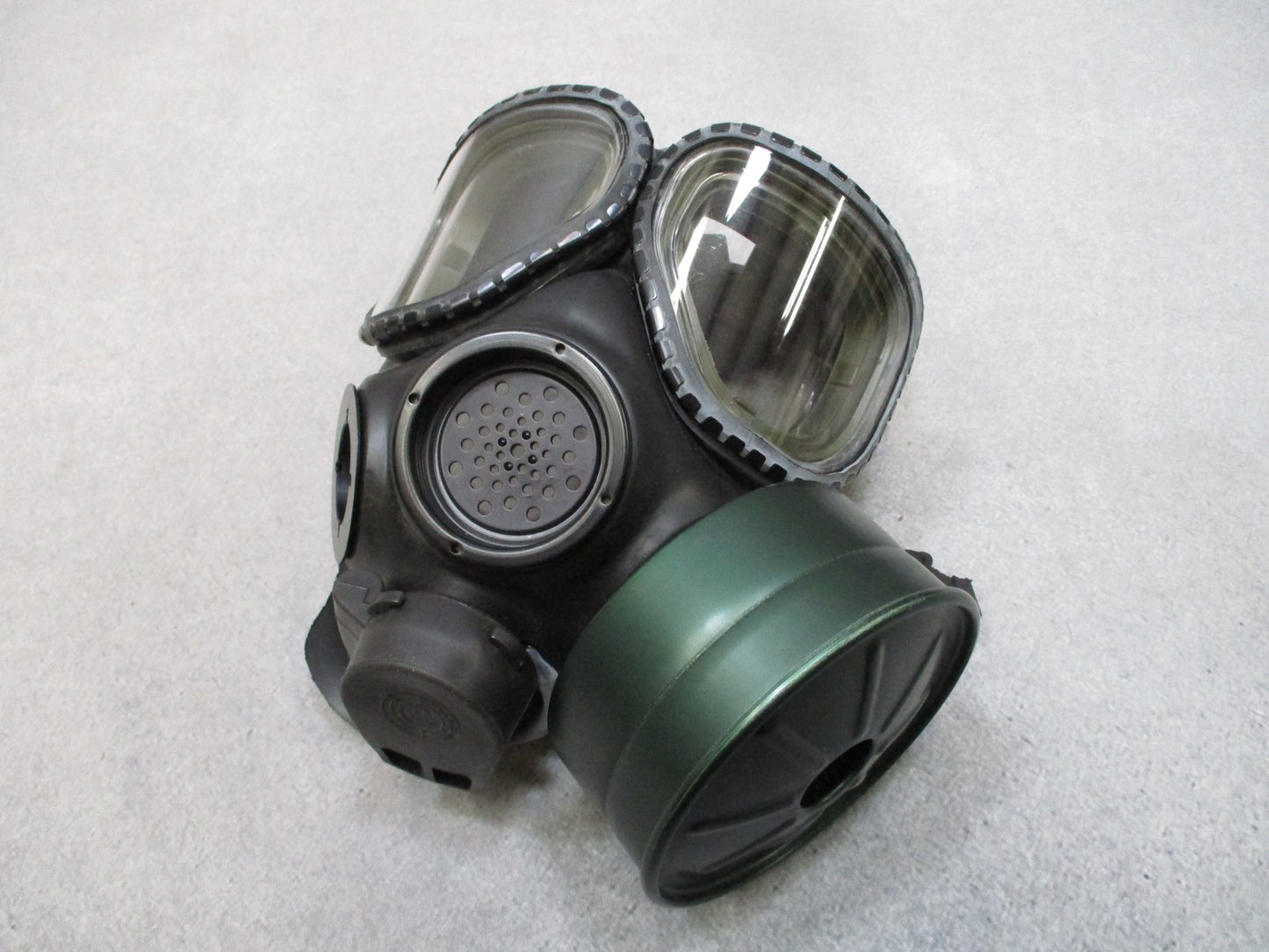 USGI M40 Gas Mask Medium 2003 w/ Filter Carrier Lens Covers Military Surplus