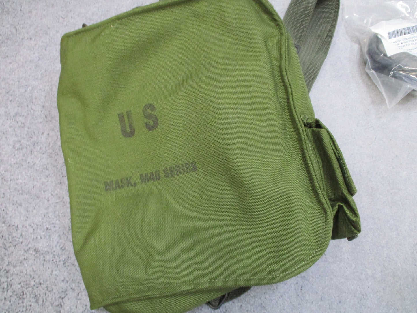 USGI M40 Gas Mask Medium Kit M40A1 Protective Mask NOS 2006 w/ Carrier Outserts