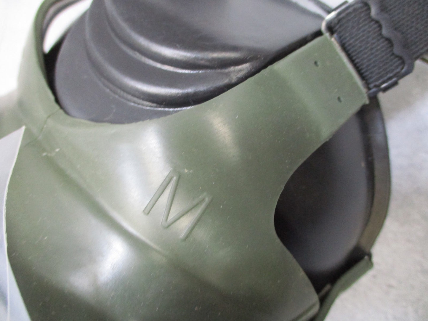USGI M40 Gas Mask Medium Kit M40A1 Protective Mask NOS 2006 w/ Carrier Outserts