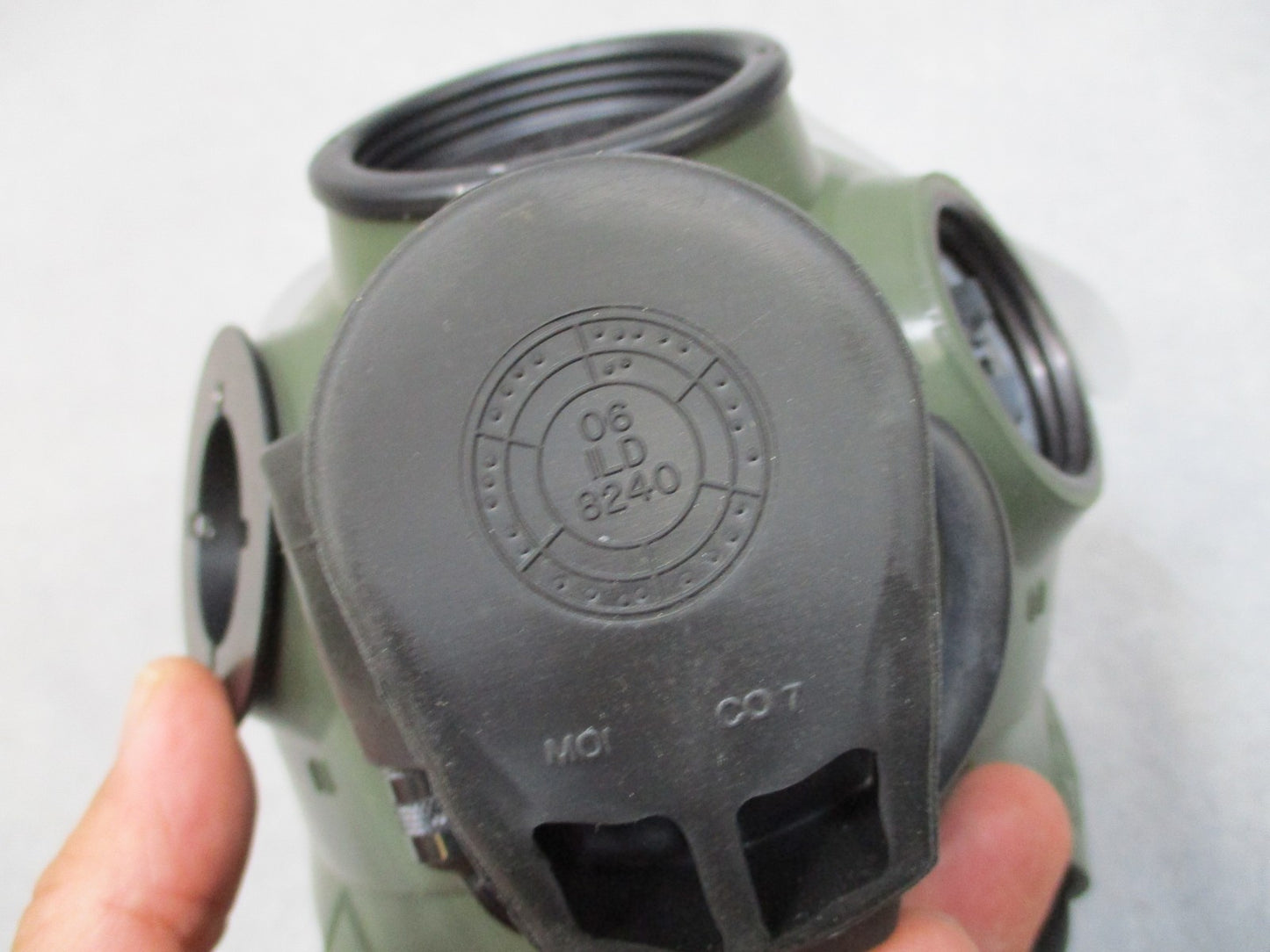 USGI M40 Gas Mask Medium Kit M40A1 Protective Mask NOS 2006 w/ Carrier Outserts