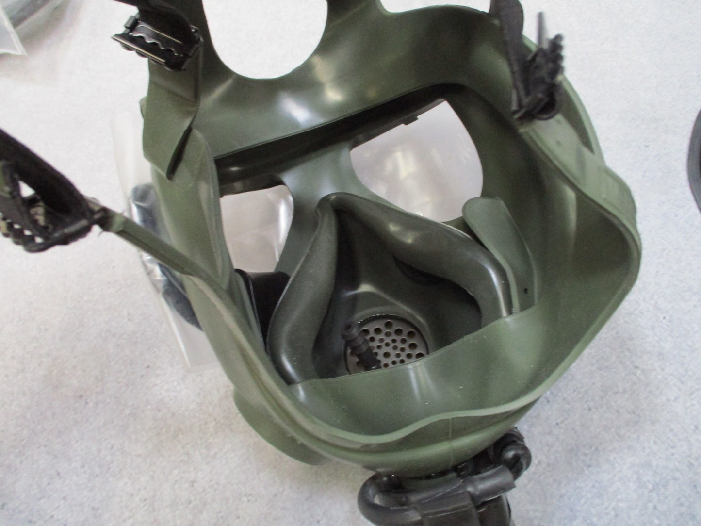 USGI M40 Gas Mask Medium Kit M40A1 Protective Mask NOS 2006 w/ Carrier Outserts
