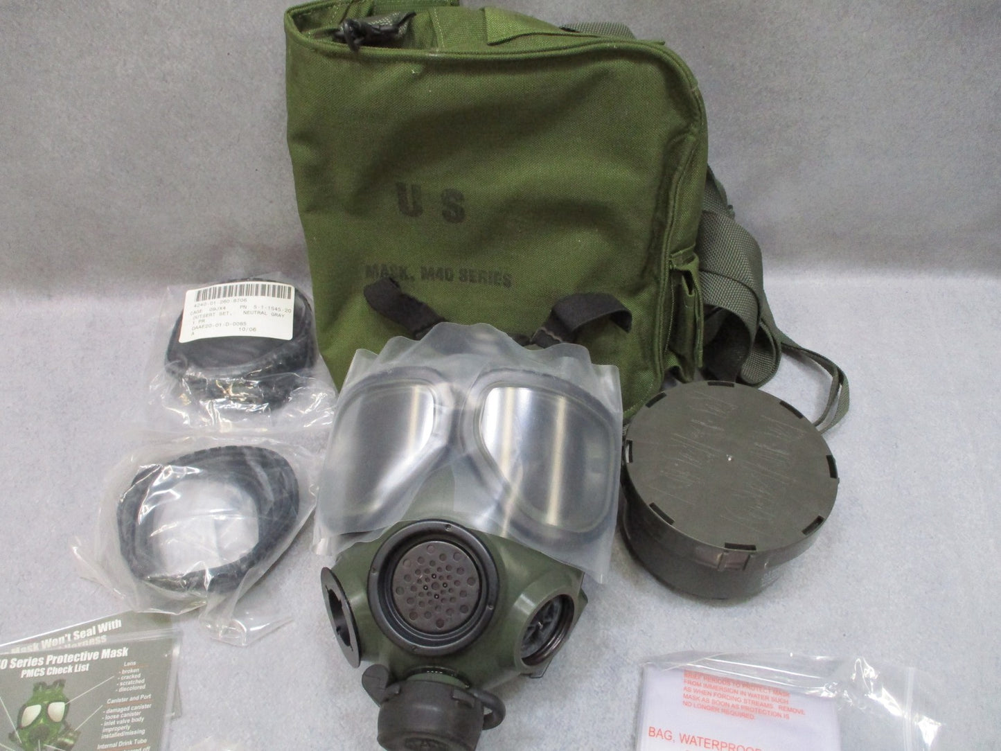 USGI M40 Gas Mask Medium Kit M40A1 Protective Mask NOS 2006 w/ Carrier Outserts