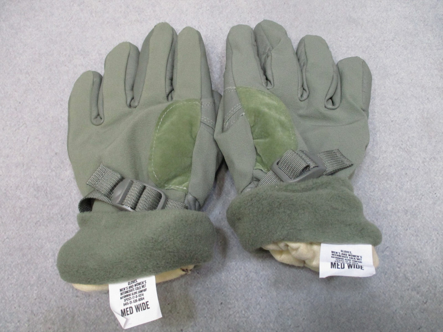 US Army Issue GI Men's/Women's Intermediate Cold/Wet Gloves - Med Wide