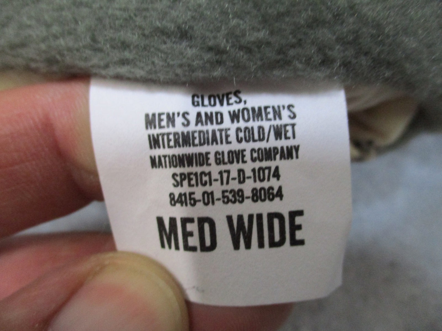 US Army Issue GI Men's/Women's Intermediate Cold/Wet Gloves - Med Wide