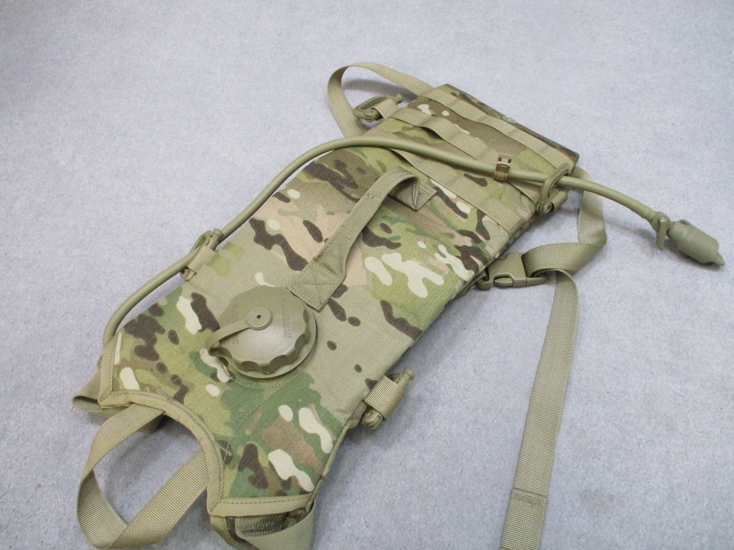 US Military MOLLE II Hydration System Carrier w/ Bladder & Tube MultiCam Used