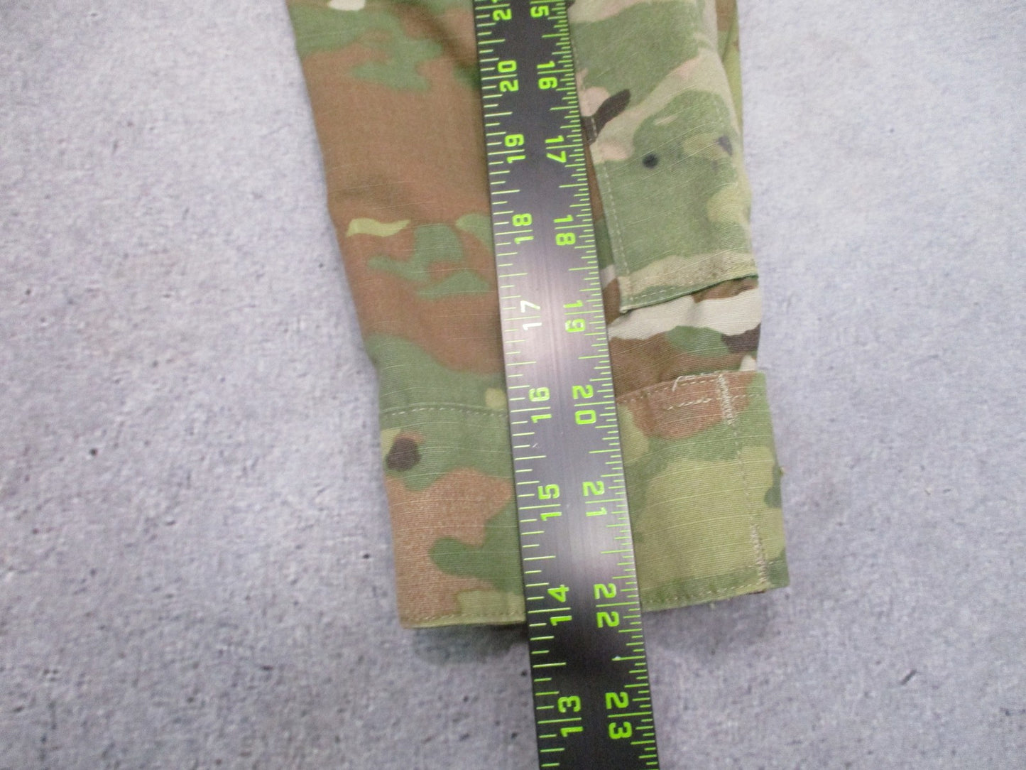US Military OCP Maternity Utility Uniform Coat Size Medium X-Short Ripstop
