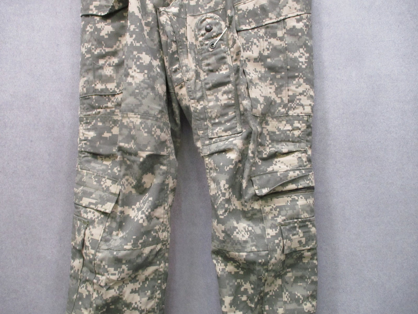 US Military Aircrew Combat Pants UCP Digital Camo Medium Reg 8415-01-526-9758