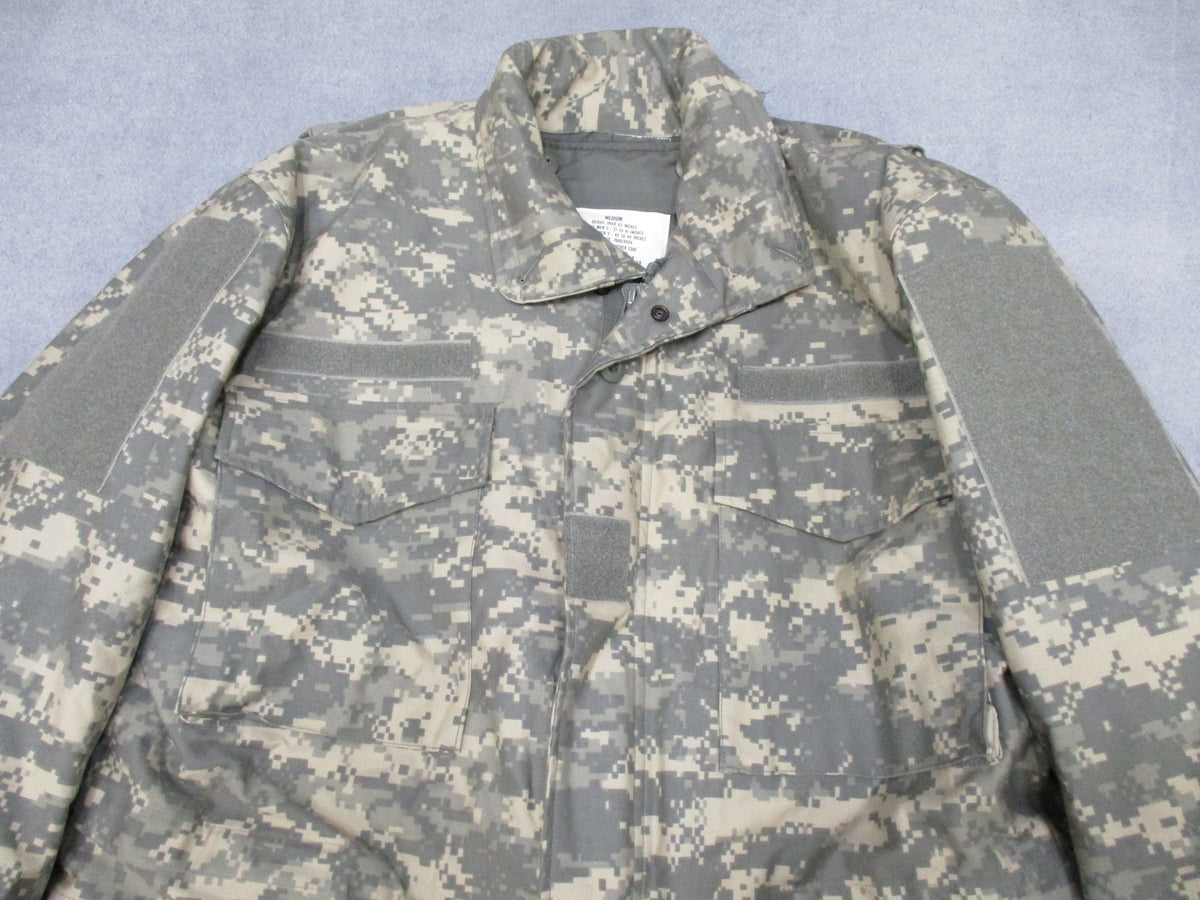 Propper ACU Digital Camo Cold Weather Coat Jacket Medium Regular Insulated Liner